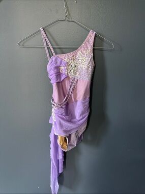 Lilac One-Shoulder Dance Costume with Rhinestone Embellishments and appliqués
